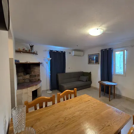 Apartament U Centru Komize