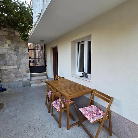 Apartament U Centru Komize *